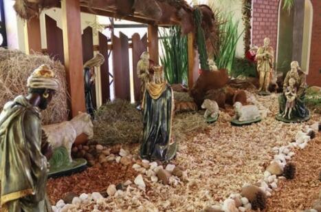 O Presépio salta das escrituras e núncia a chegada do menino Jesus
