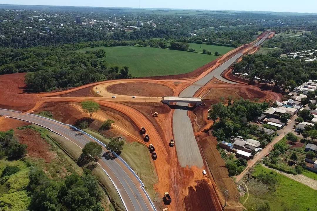Jornal Ilustrado - Ponte da Integração passa por teste de carga com seis caminhões com 30 toneladas