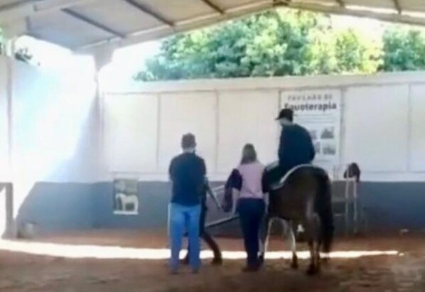 Equoterapia oferecida pela Secretaria de Saúde de Umuarama é referência no Paraná