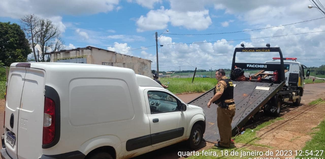 Jornal Ilustrado - Mulher aciona a PM após ter mais de 700 kg de maconha roubados na Estrada Boiadeira  