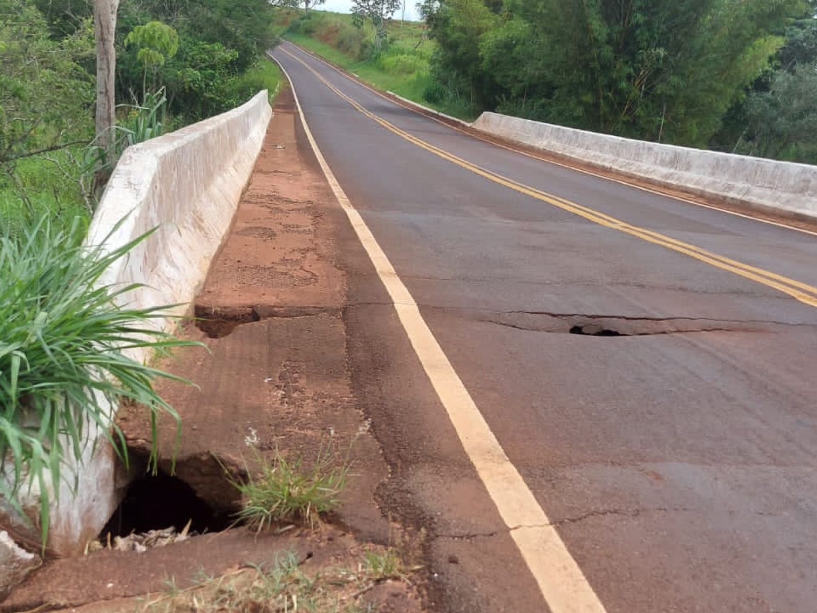 Por causa de buracos, DER interdita meia pista entre São Jorge e Esperança Nova 
