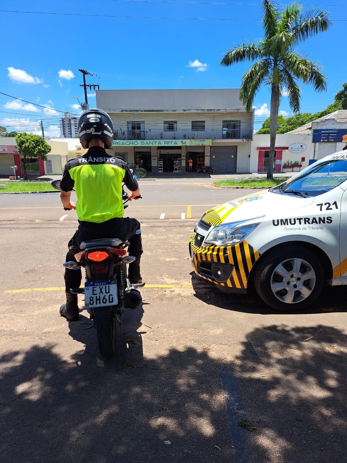 Jornal Ilustrado - Agentes de trânsito apreendem moto com placa clonada após várias infrações em Umuarama