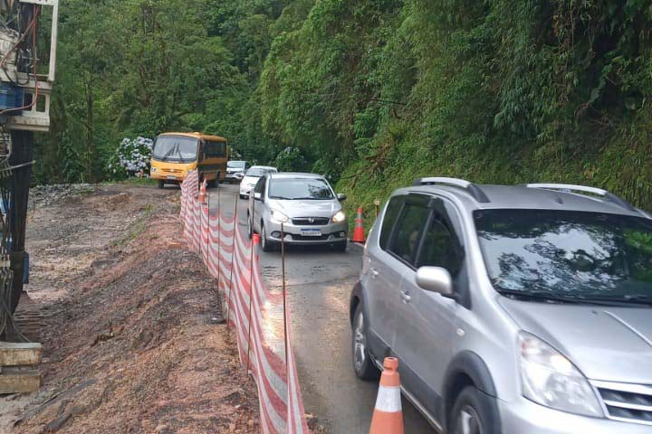 Jornal Ilustrado - Estrada da Graciosa está liberada para tráfego; alerta de chuvas de verão continua
