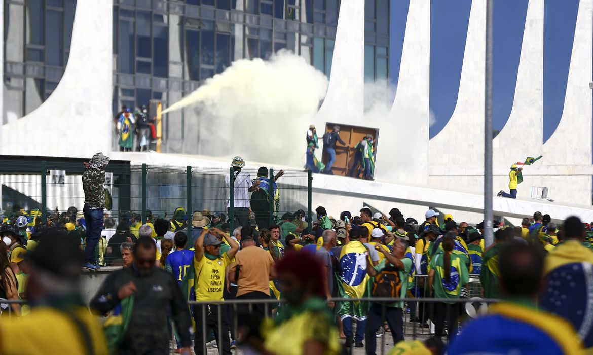 Número de detidos por depredações em Brasília supera 400, diz Ibaneis
