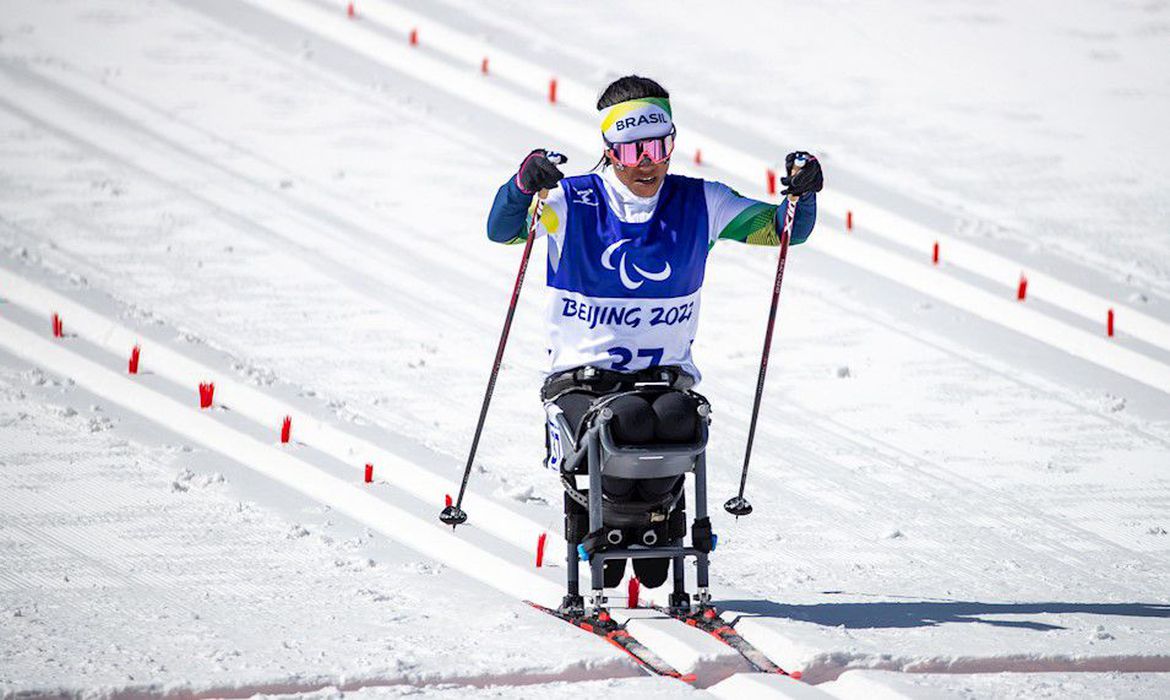 Jornal Ilustrado - Aline Rocha é bronze no Mundial de esqui cross-country paralímpico