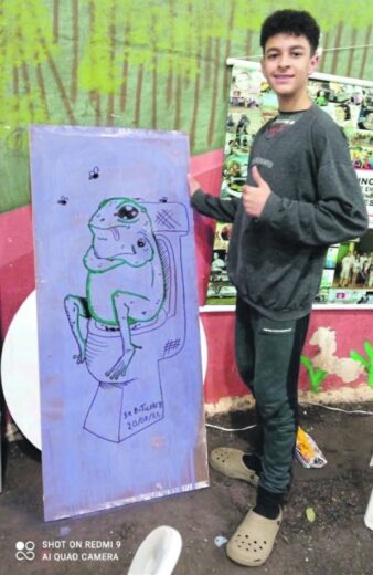 Jornal Ilustrado - Estudante empreende em feira livre para divulgar desenhos que cria