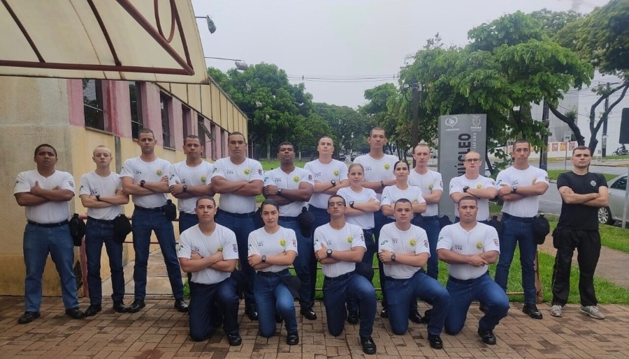 Soldados em formação da Polícia Militar fazem doação de sangue em Umuarama 