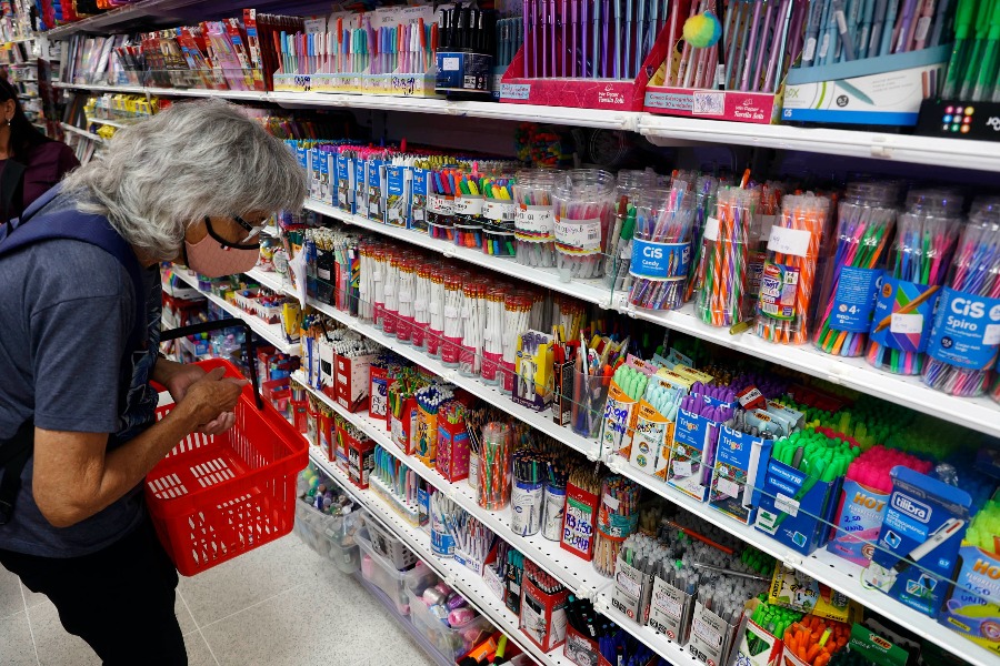 Pressa na compra dos materiais escolares pode pesar no bolso dos pais