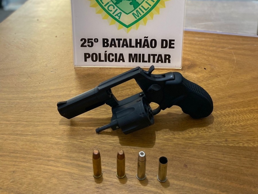 Jornal Ilustrado - Homem é preso no centro de Umuarama com revólver escondido dentro de capacete  