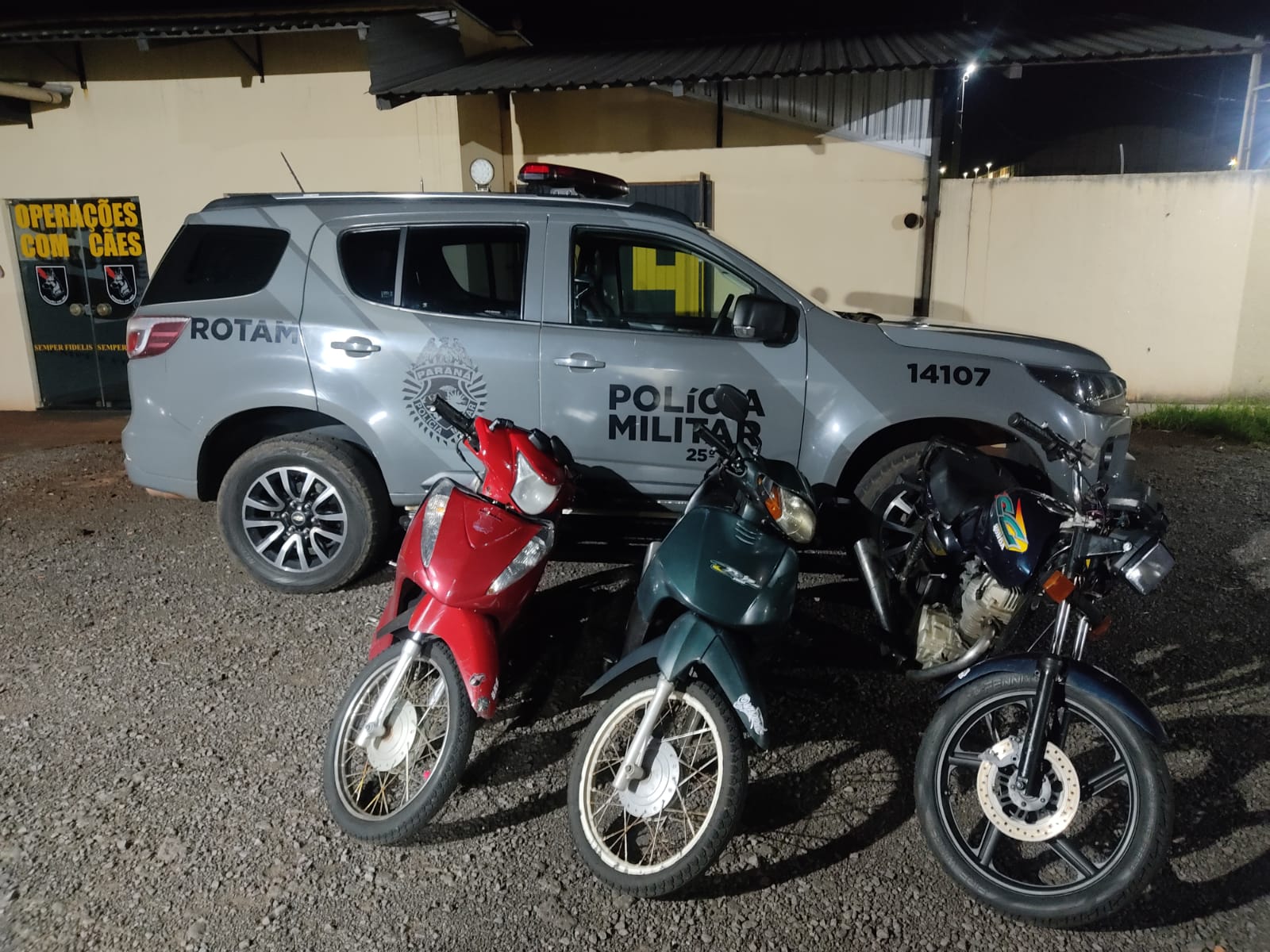 Jornal Ilustrado - Menores de idade são flagrados pela PM pilotando motos em Umuarama  