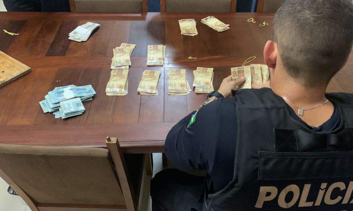 Jornal Ilustrado - Operação mira grupo suspeito de contrabando, sonegação e lavagem de dinheiro