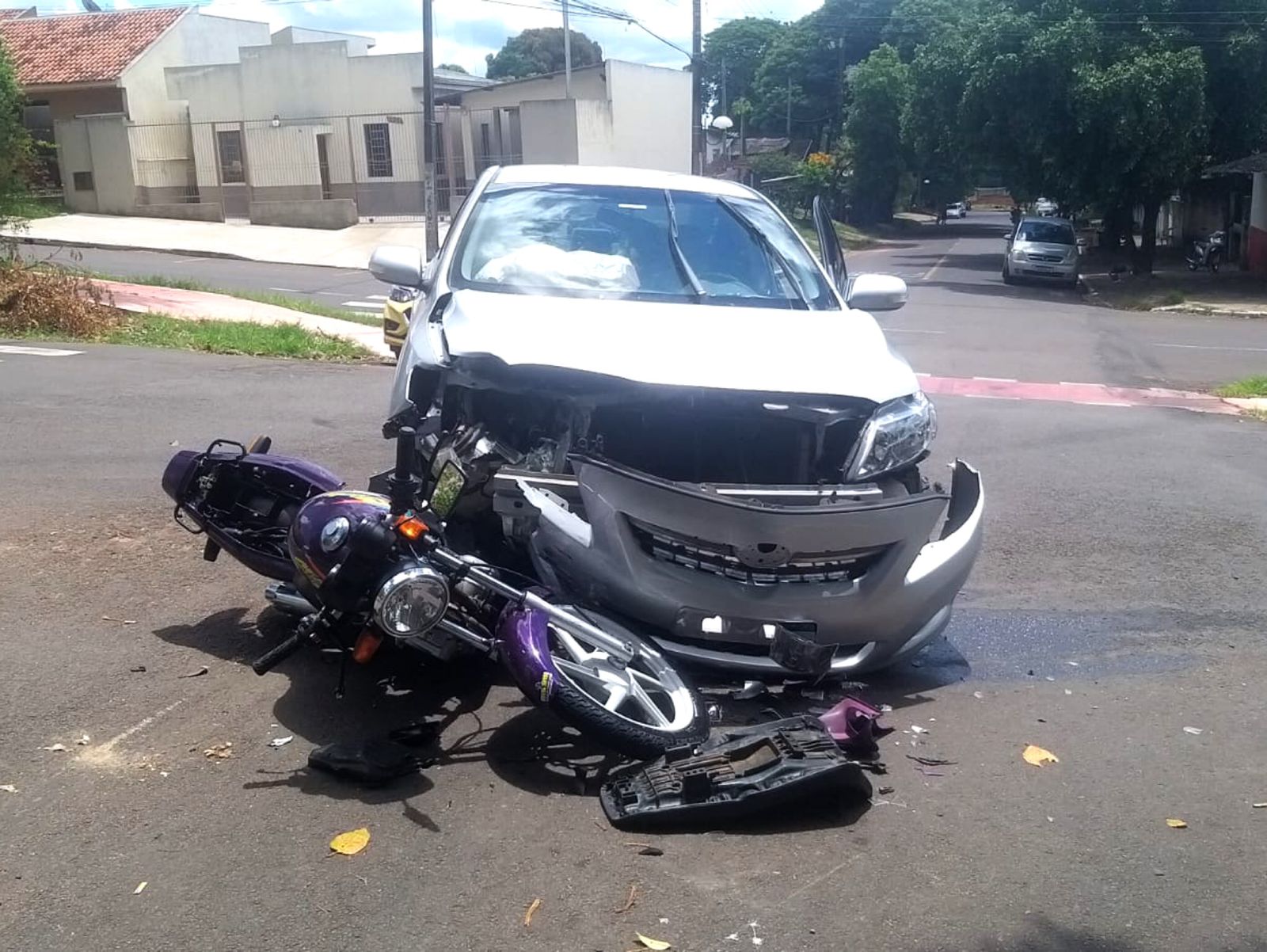 Jornal Ilustrado - Motociclista fica ferido após ser atingido por carro conduzido por motorista embriagado