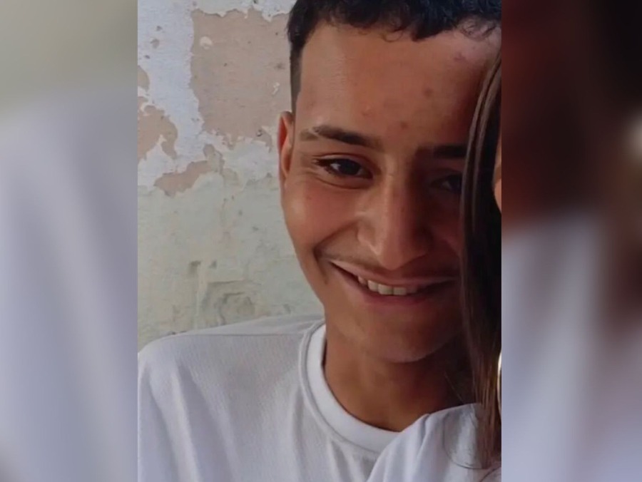 Jovem morre após bater picape na traseira de caminhão estacionado em Umuarama 