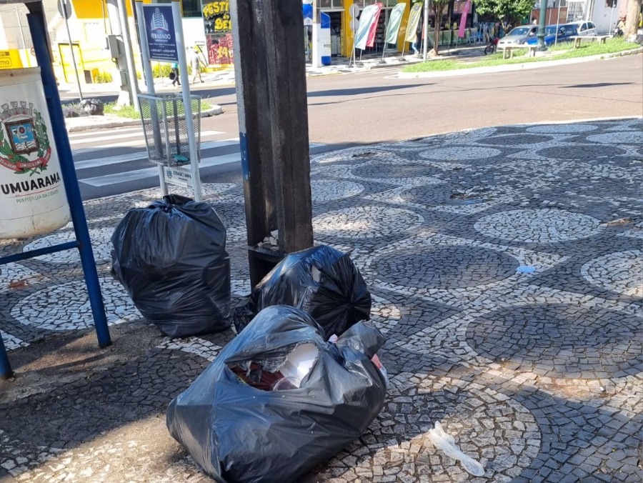 Prefeitura de Umuarama diz que coleta de lixo deve ser normalizada até sábado 