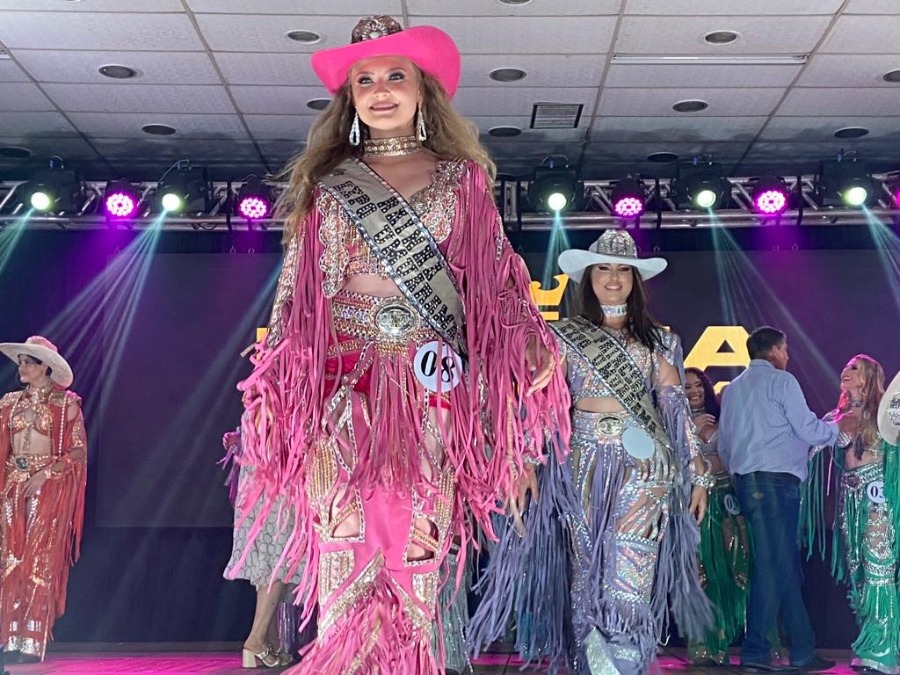 Estudante de Medicina Veterinária, Mayara Sacoman é a nova rainha da Expo Umuarama