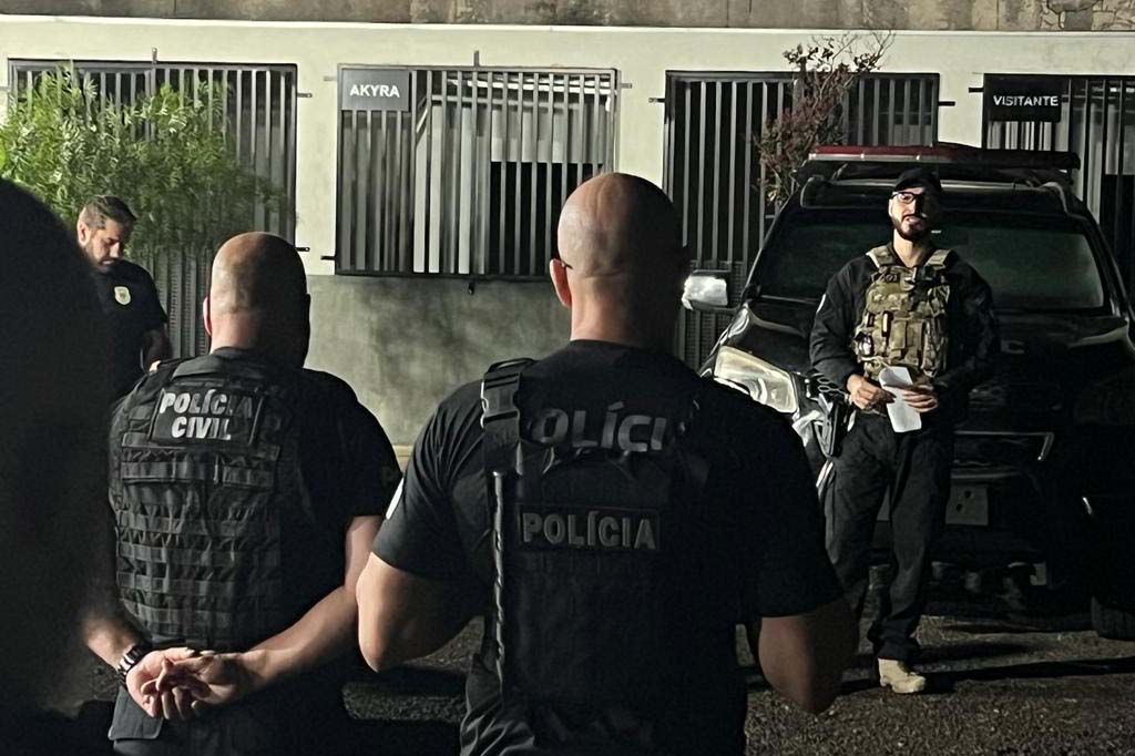 Jornal Ilustrado - PCPR e PMPR deflagram operação contra o tráfico de drogas em Maringá