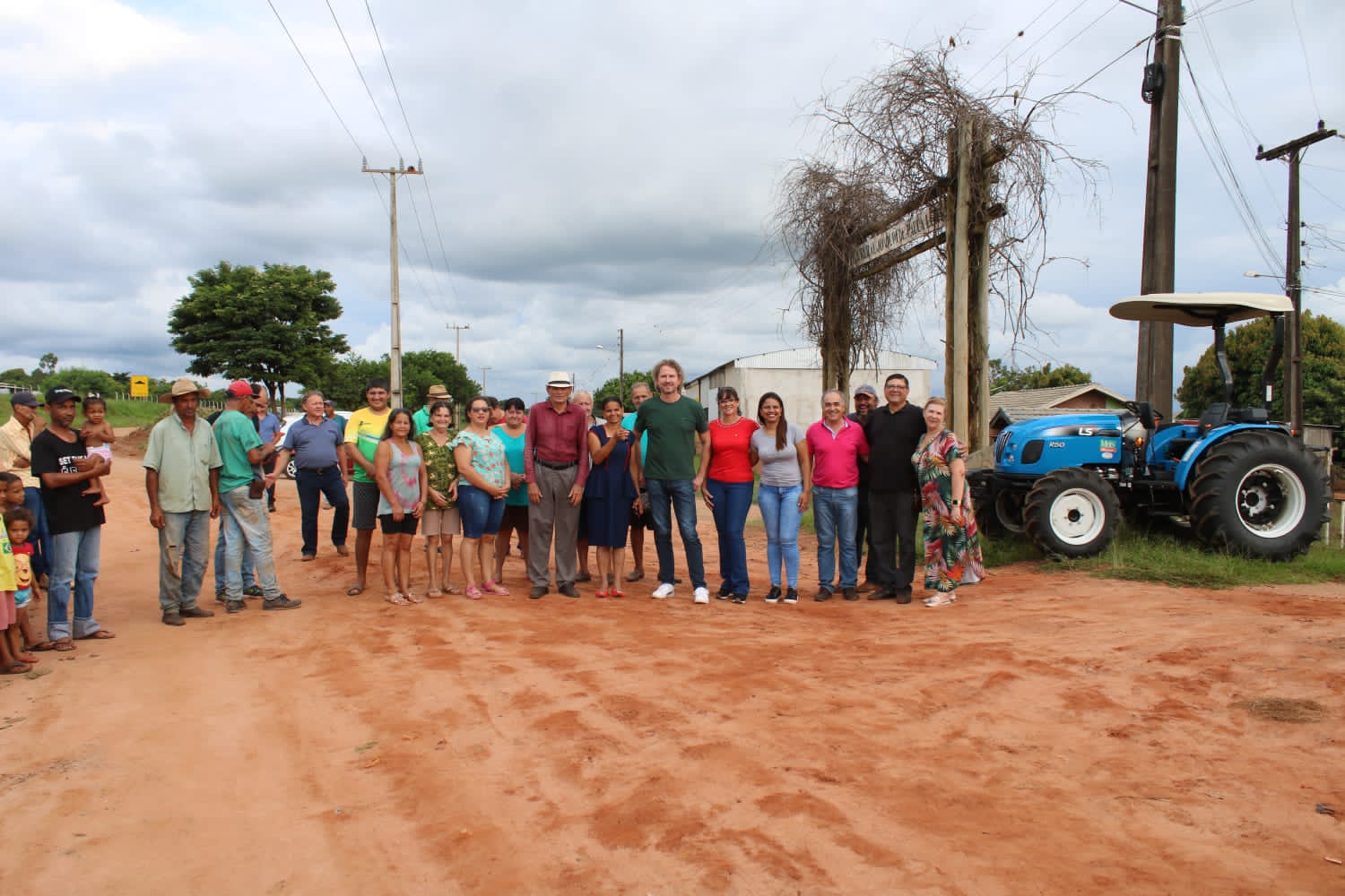 Jornal Ilustrado - Prefeitura de Cruzeiro do Oeste recebe trator agrícola