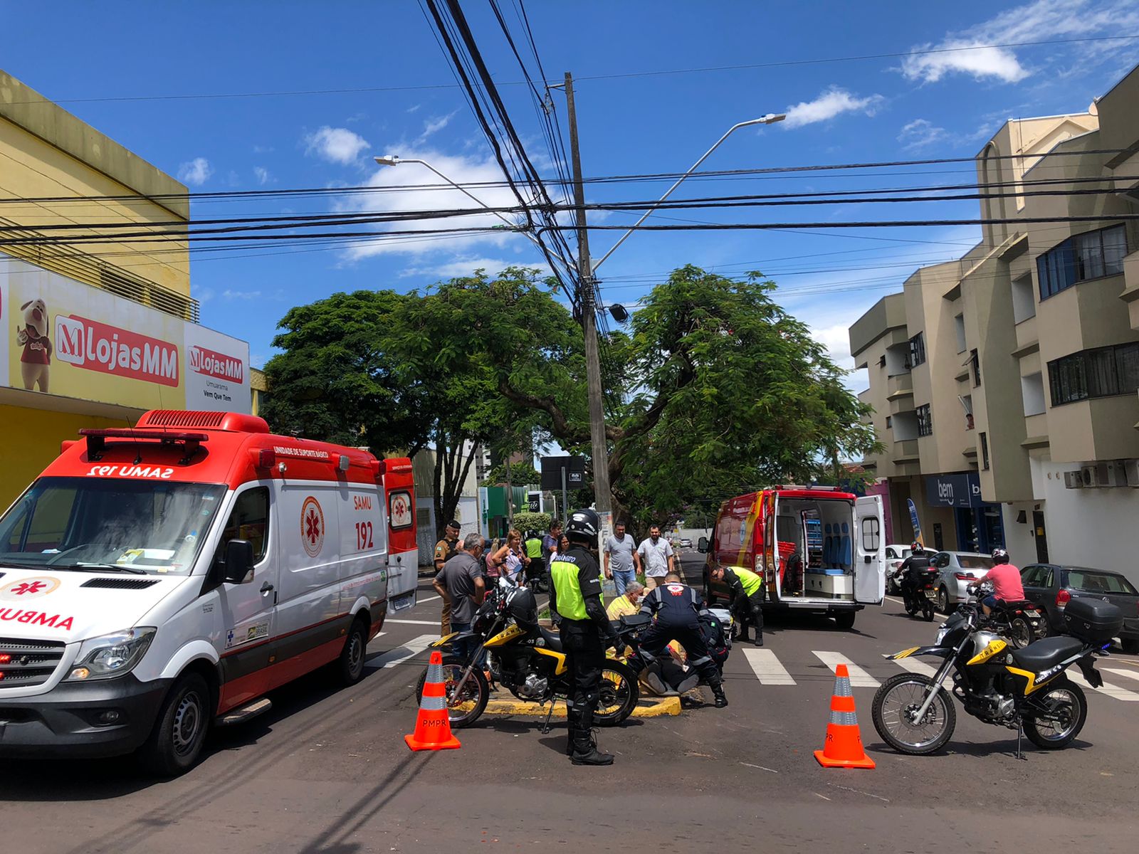 Jornal Ilustrado - Acidente entre caminhão e moto deixa homem ferido no centro de Umuarama