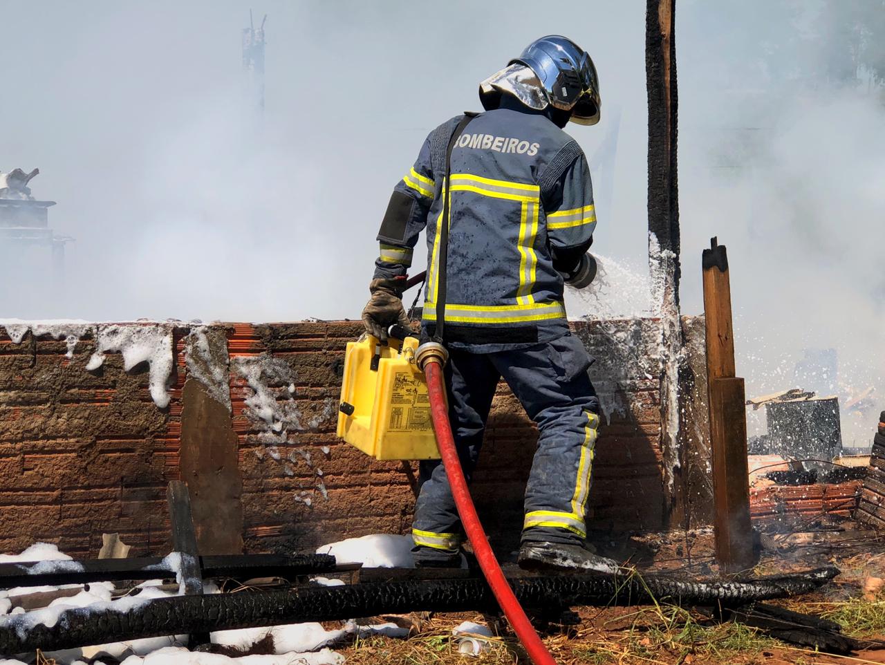 Jornal Ilustrado - Homem sofre queimaduras de 1º e 2º grau durante incêndio em Umuarama  