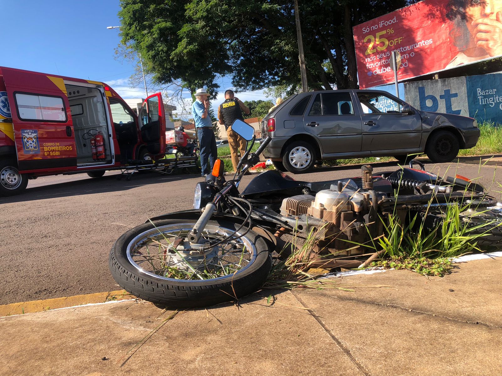 Jornal Ilustrado - <strong>Colisão entre moto e carro deixa um ferido próximo ao Poliesportivo</strong> 
