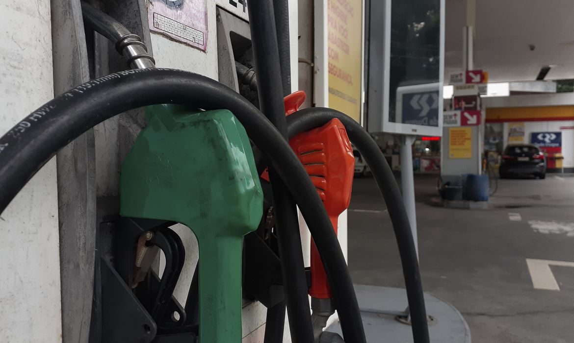 Jornal Ilustrado - Gasolina subirá até R$ 0,34 e etanol, R$ 0,02 com reoneração parcial