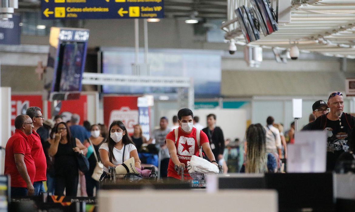 Jornal Ilustrado - Anvisa derruba obrigatoriedade de máscaras em aeroportos e aviões