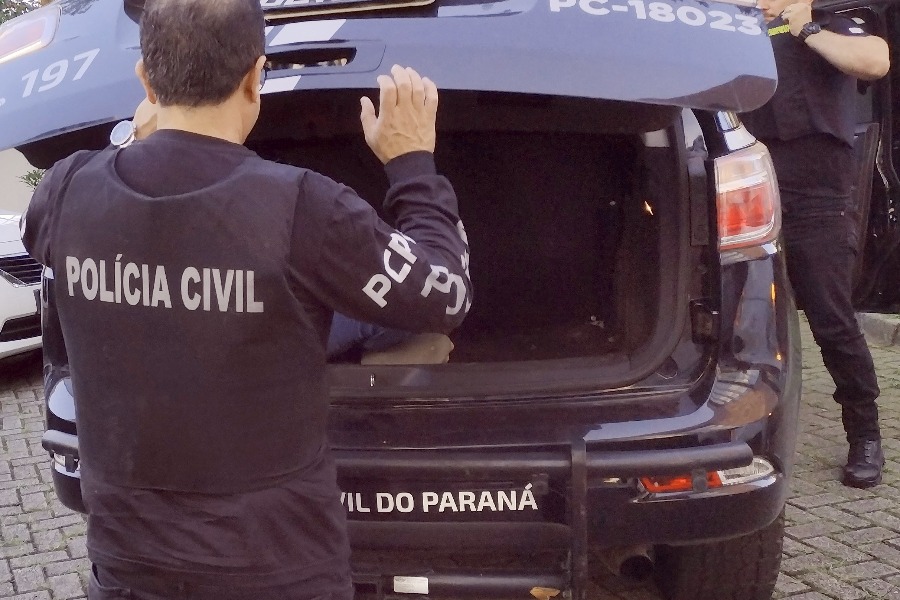 Jornal Ilustrado - Homem que divulgava fotos nas redes sociais com arma e usando cocaína é preso em Guaíra