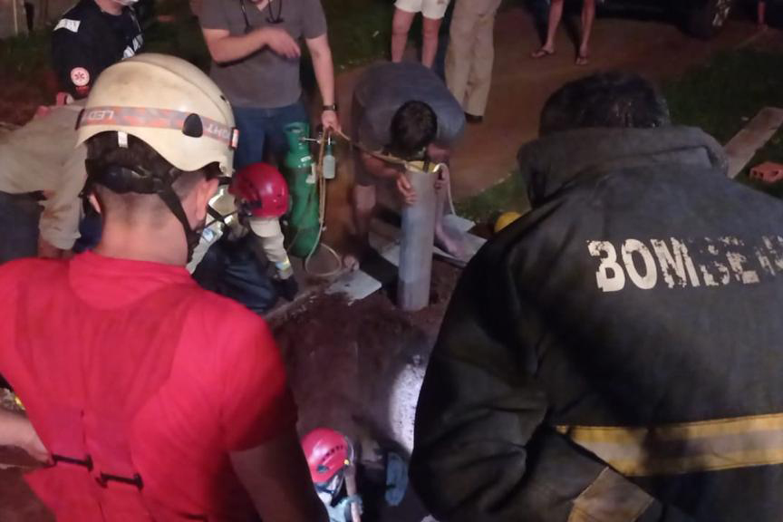 Jornal Ilustrado - Bombeiros do Paraná salvam criança de 1 ano e 11 meses que caiu em buraco em Mamborê