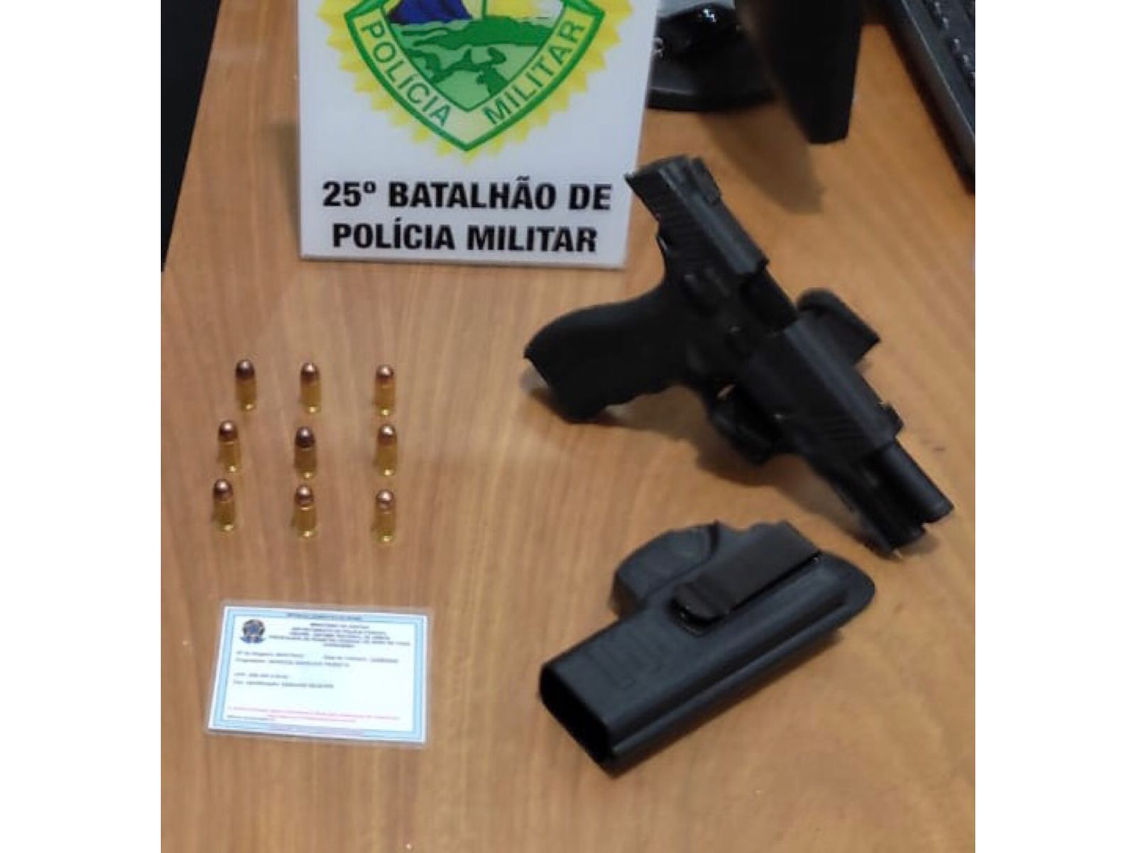 Jornal Ilustrado - PM apreende arma de fogo durante ocorrência de violência doméstica em Umuarama  