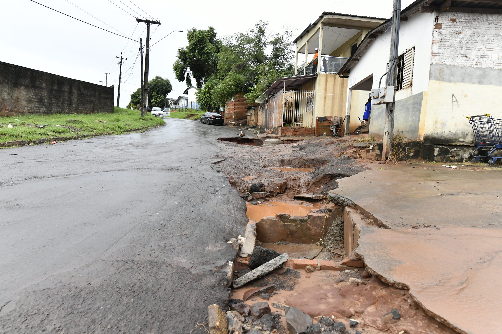 Chuvas voltam a deixar estragos em bairros da cidade e também nas estradas rurais
