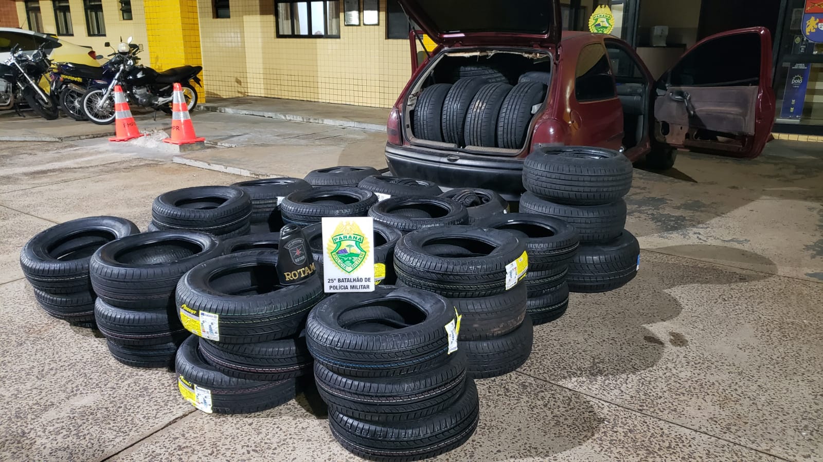 Jornal Ilustrado - PM apreende 145 pneus contrabandeados em oficina em Umuarama