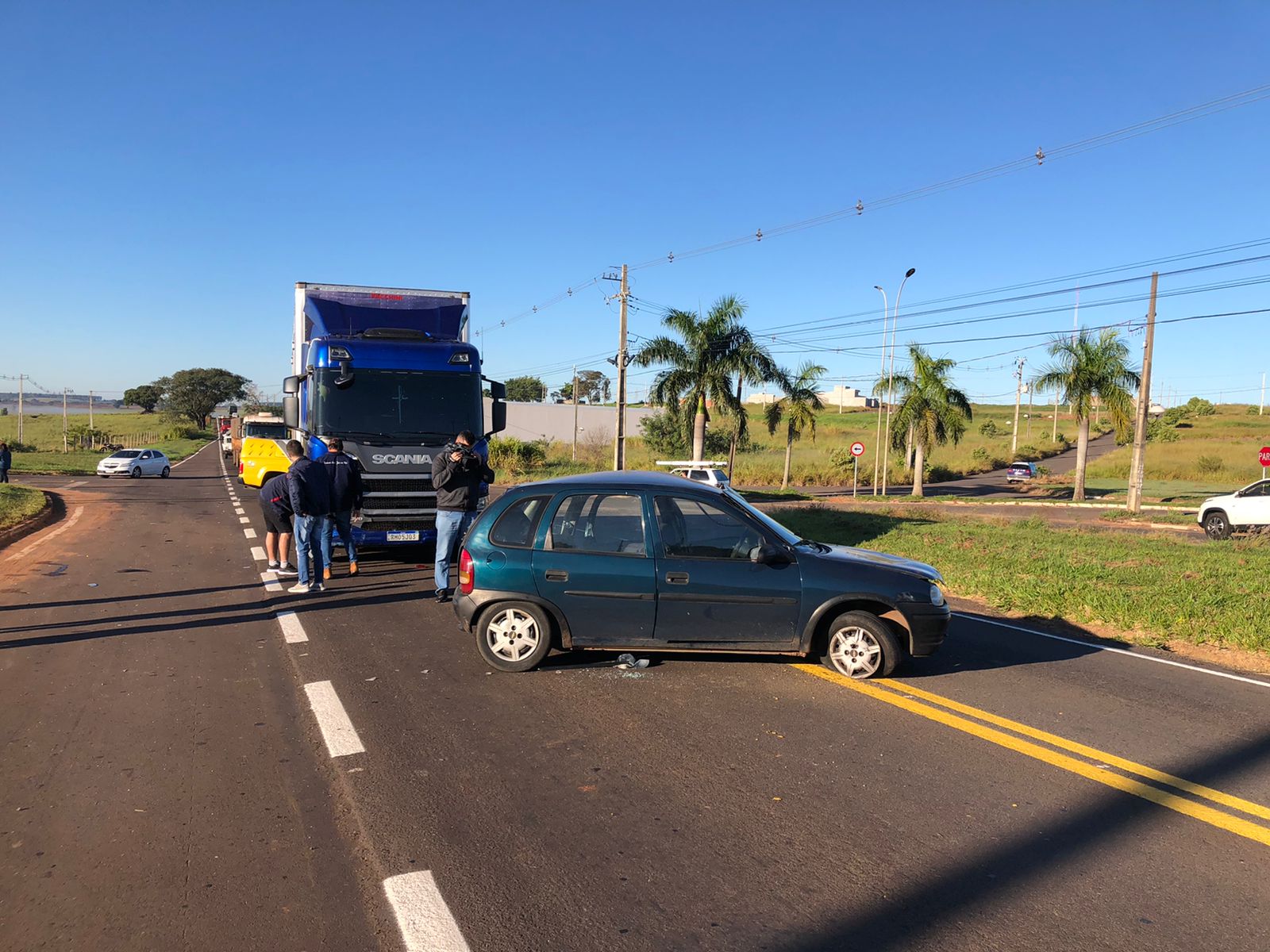 Jornal Ilustrado - Condutor de carro sofre ferimentos graves após ser atingido por caminhão em Umuarama  