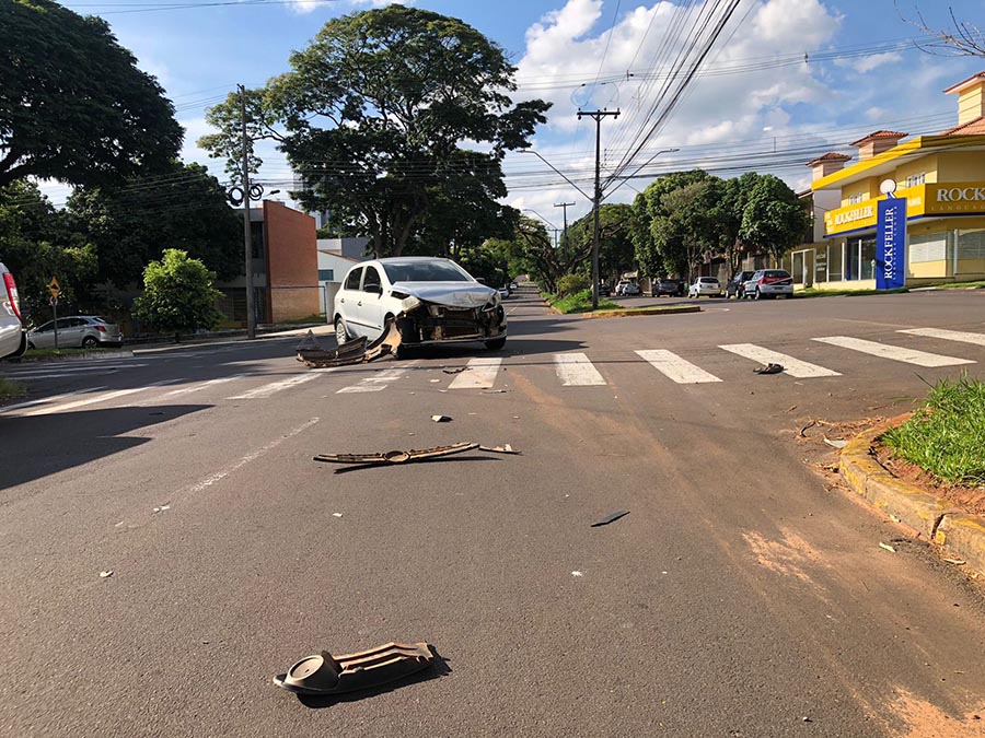 Jornal Ilustrado - Acidente no cruzamento da avenida São Paulo e Pernambuco deixa jovem ferida