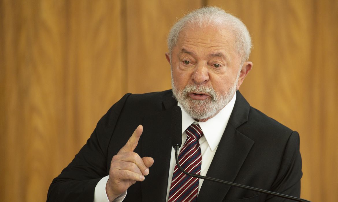 Jornal Ilustrado - Lula se reúne com presidentes sul-americanos em Brasília