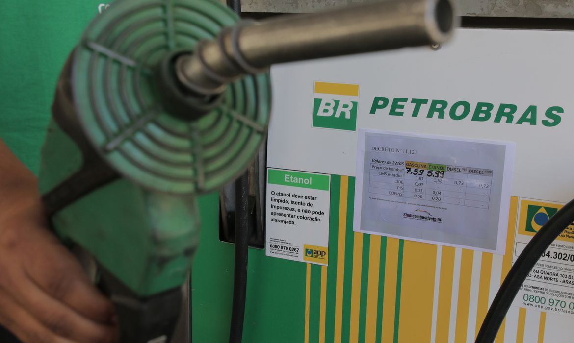 Jornal Ilustrado - Governo lança canal de denúncias sobre preço de combustíveis