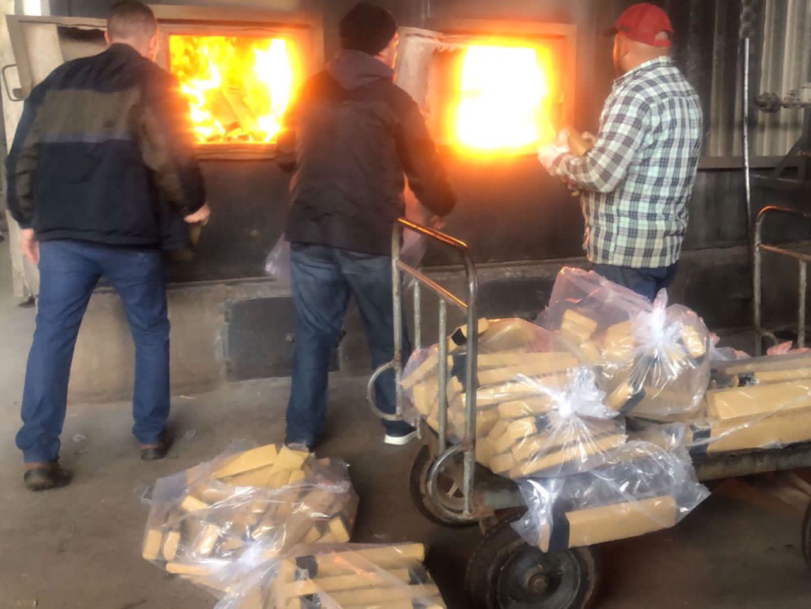 Jornal Ilustrado - Polícia Civil de Xambrê realiza incineração de mais de uma tonelada de maconha 