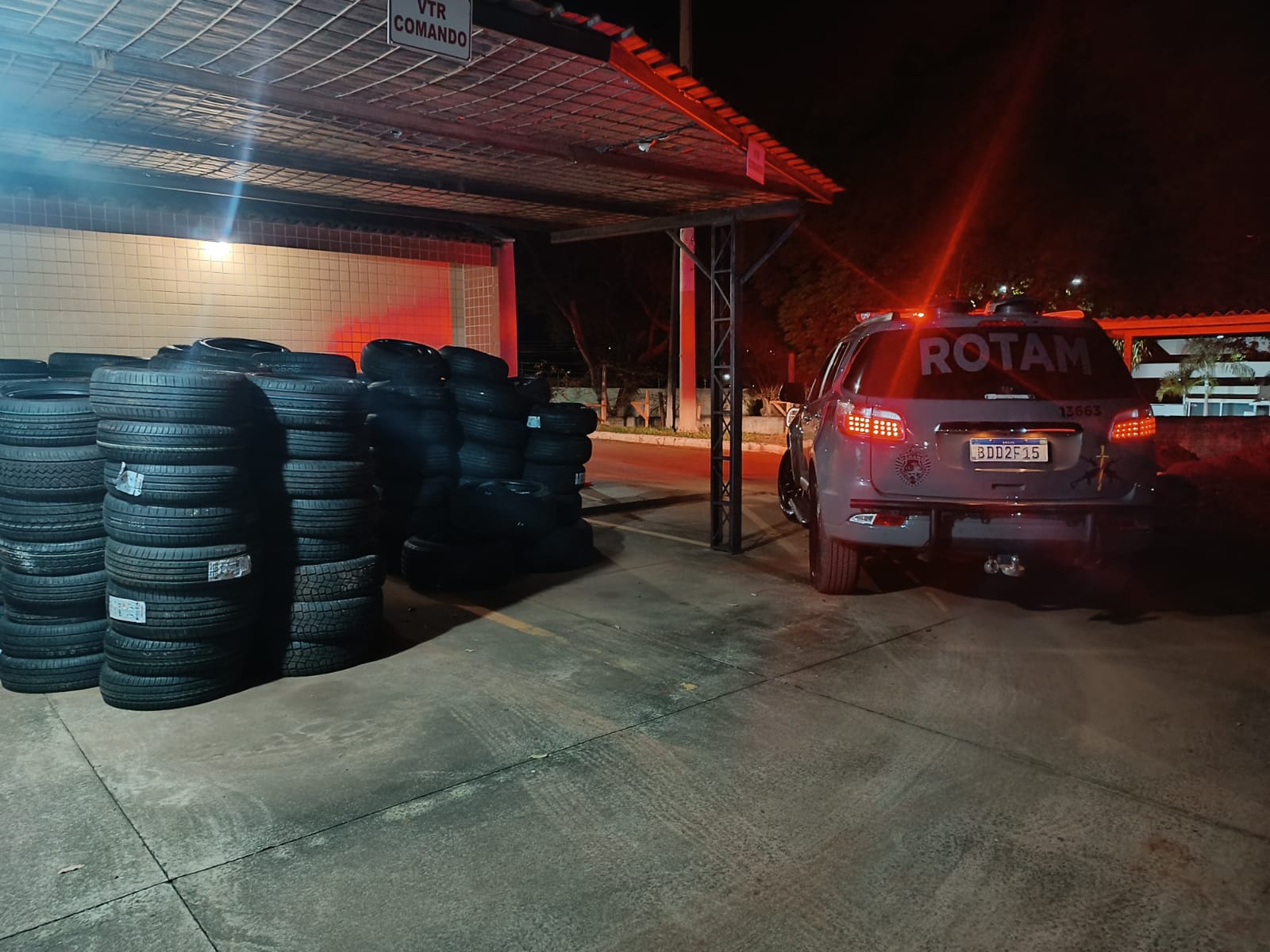 Jornal Ilustrado - Polícia Militar apreende 310 pneus contrabandeados em Umuarama 
