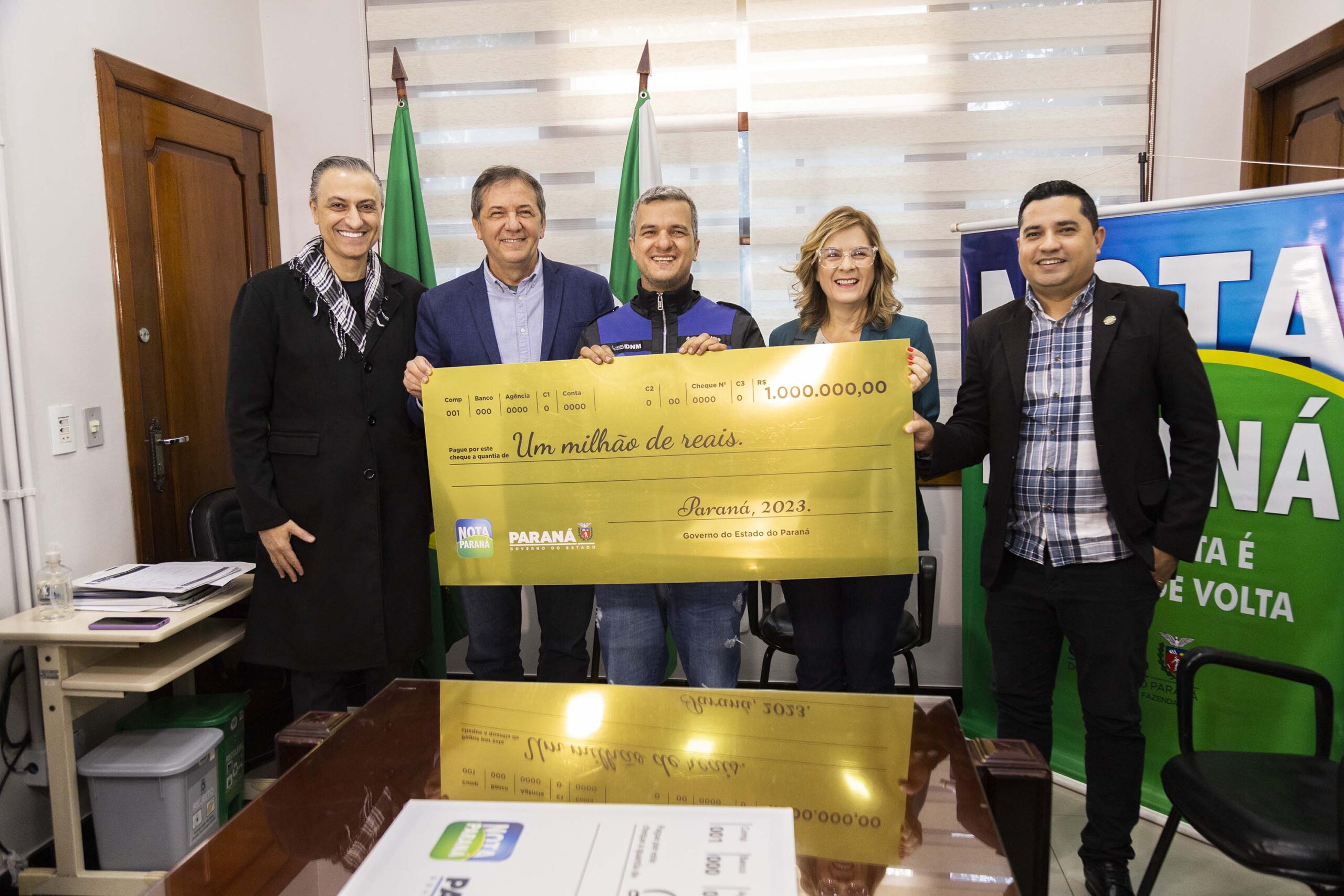 Mecânico de Foz do Iguaçu recebe prêmio de R$ 1 milhão do Nota Paraná