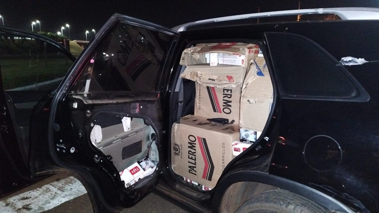 Jornal Ilustrado - PM apreende veículo carregado de cigarros contrabandeados após acidente em Umuarama 