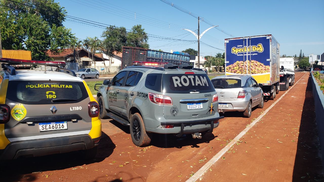 Jornal Ilustrado - Dois caminhões roubados no RJ são recuperados pela PM em Altônia  