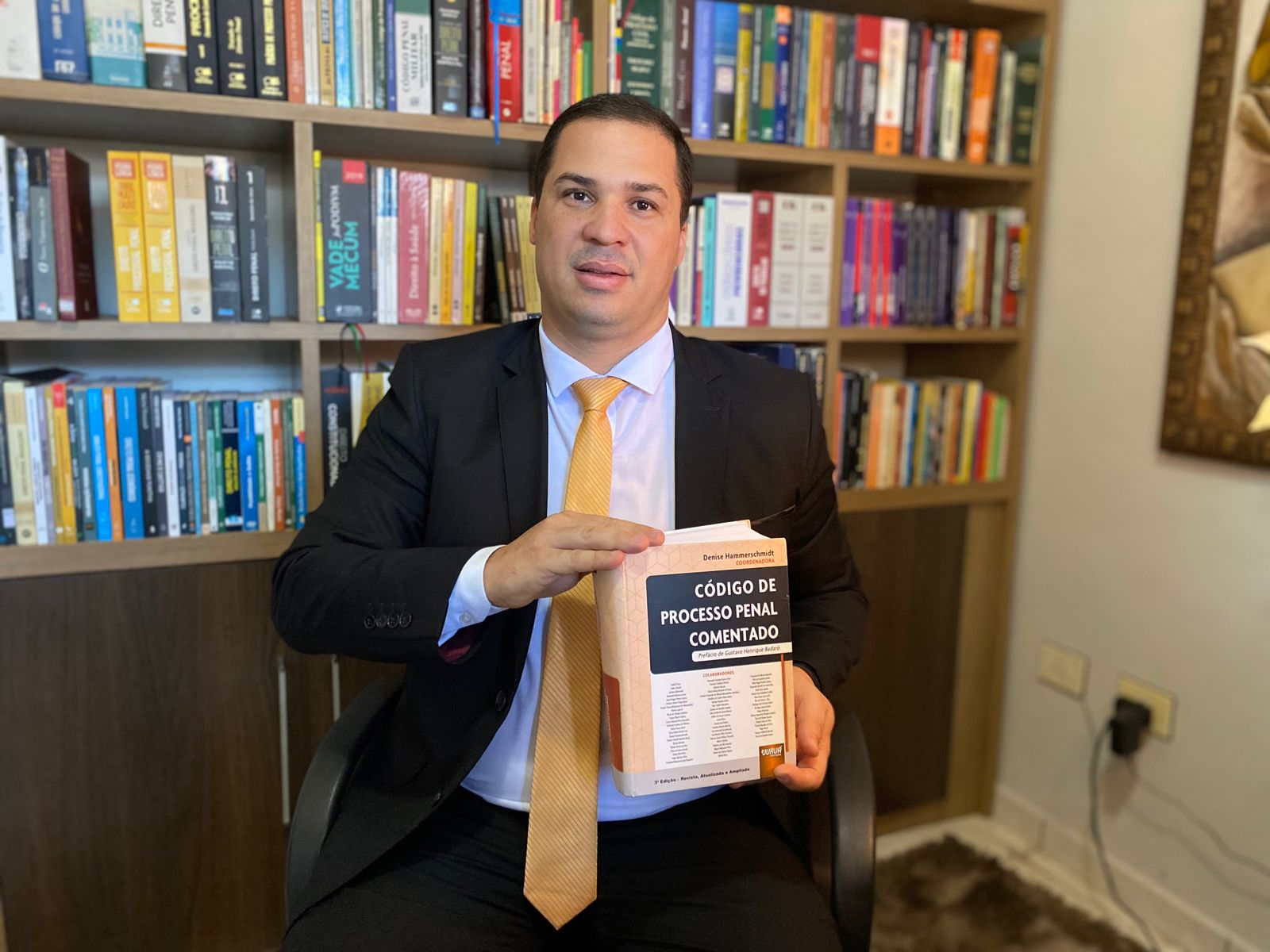 Jornal Ilustrado - Professor Cleberson fala sobre o lançamento do livro “Código de Processo Penal Comentado”