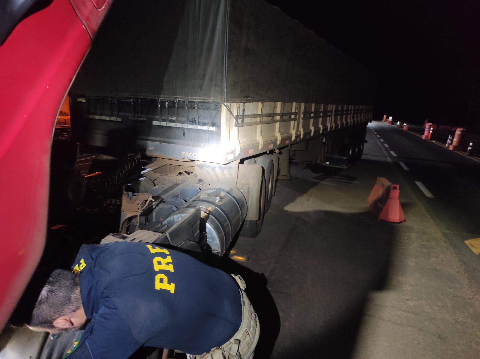 Jornal Ilustrado - PRF recupera caminhão trator e apreende semirreboque adulterado em Alto Paraíso 