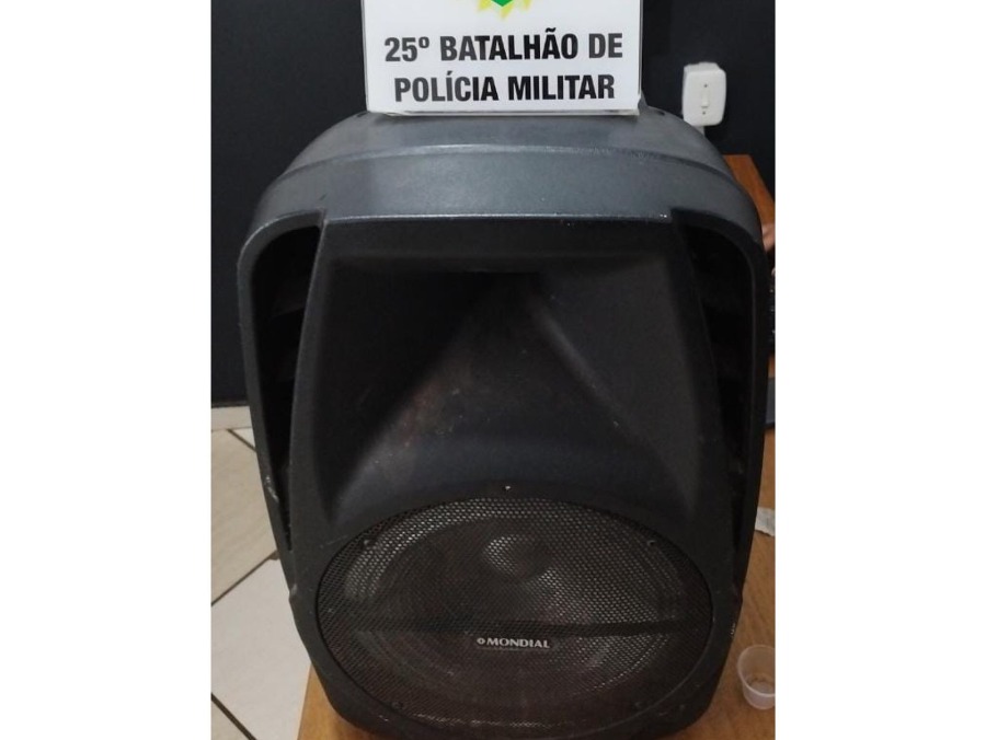 Jovem é presa após desacatar e morder policial militar no parque Bonfim, em Umuarama 