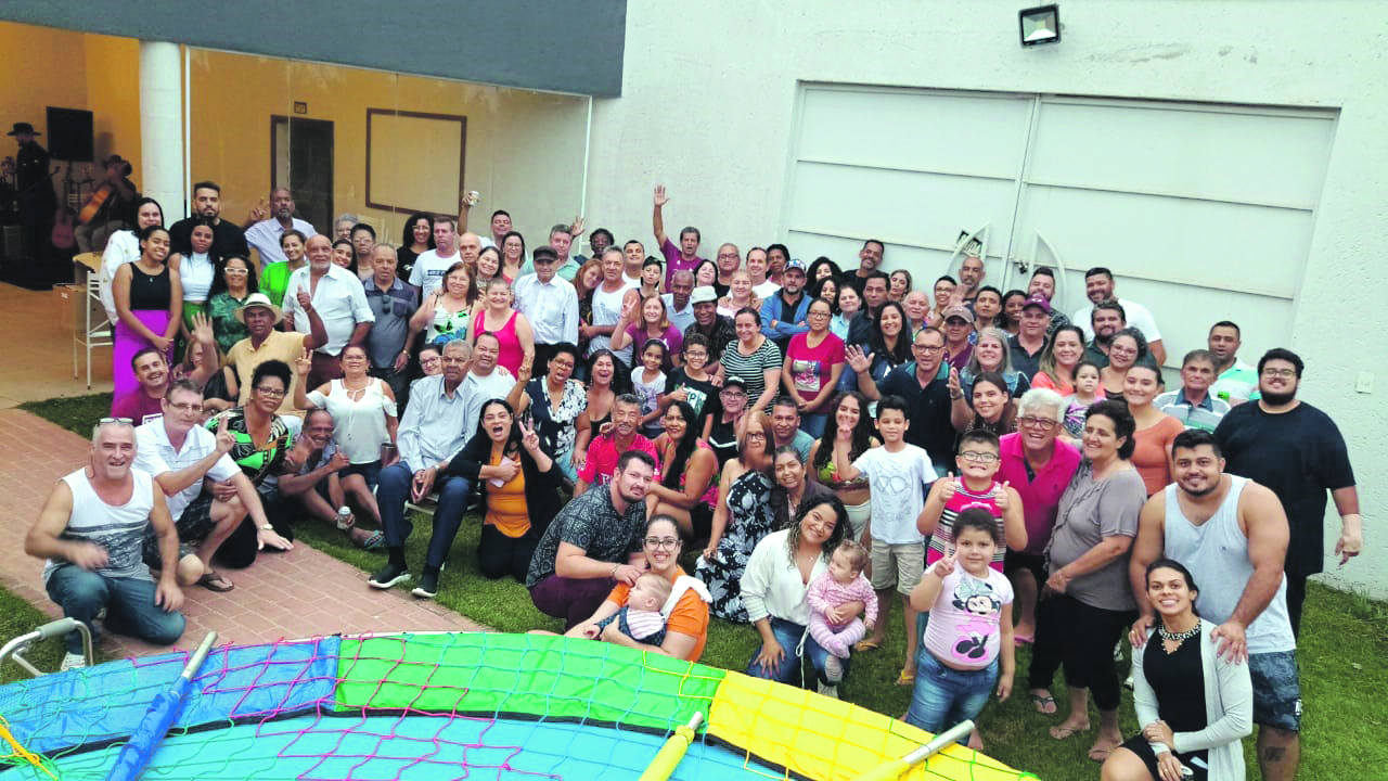 Jornal Ilustrado - Ex-moradores de Alto Paraíso (Vila Alta) participam de encontro em Americana SP