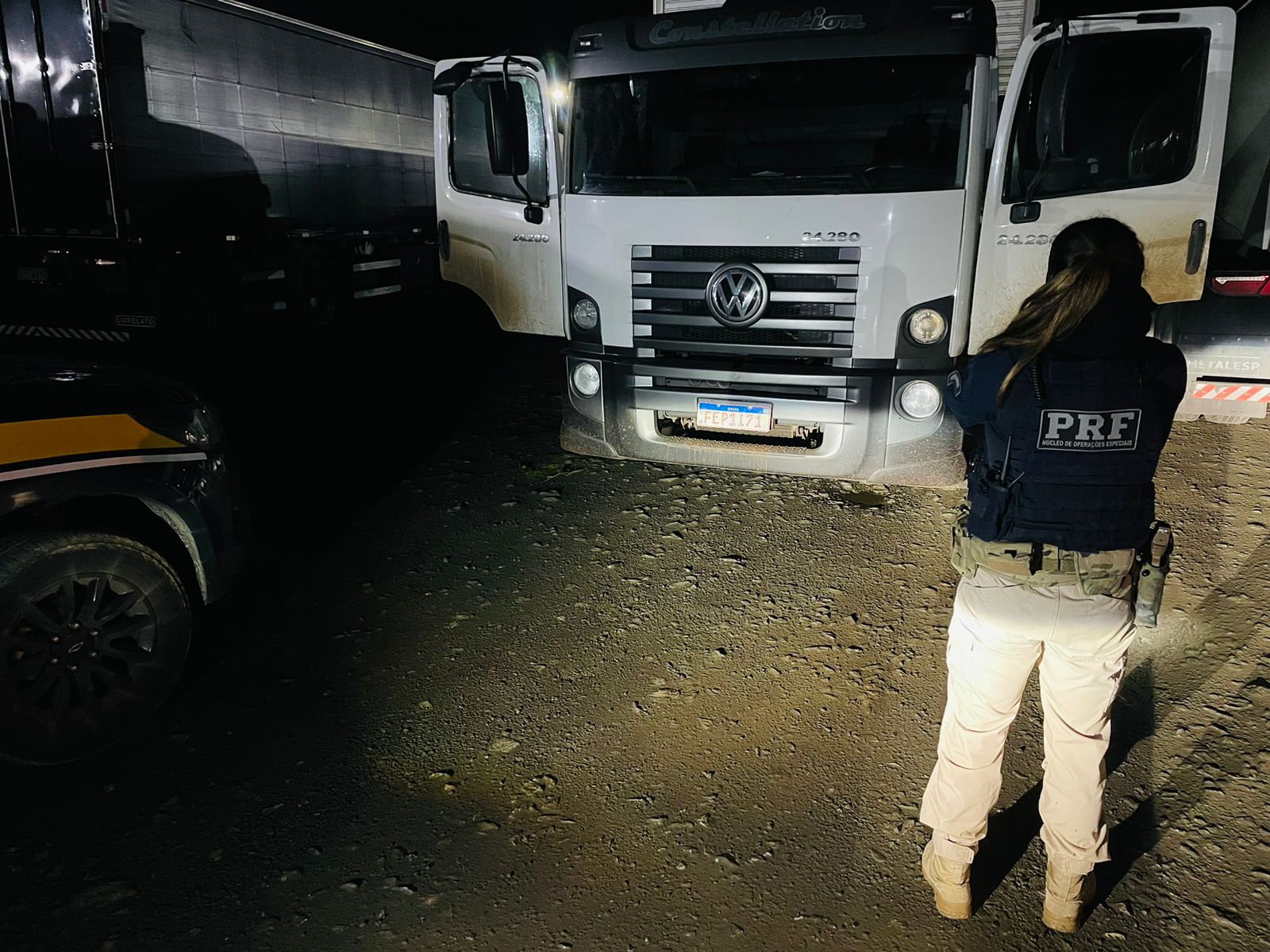 Jornal Ilustrado - Criminosos tentam recuperar caminhão apreendido com cigarros que saiu de Douradina 