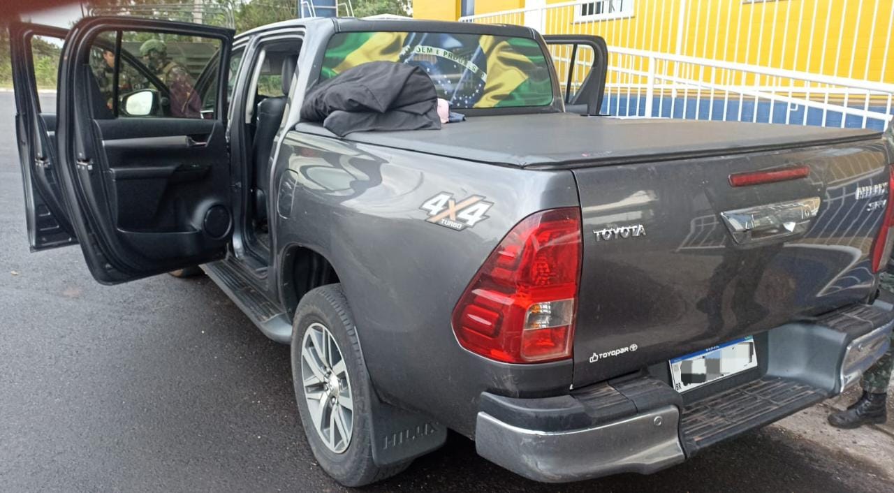 Jornal Ilustrado - PRF recupera 3 caminhonetes e prende 3 homens no final de semana em Guaíra