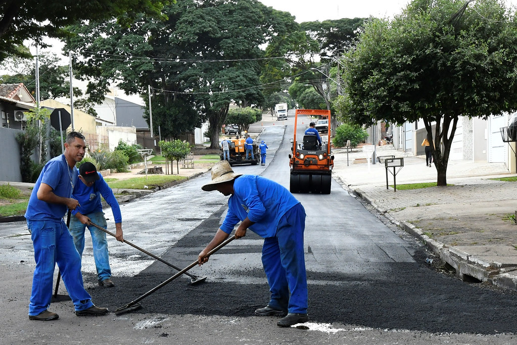 Jornal Ilustrado - Prefeitura revitaliza o asfalto em trechos das ruas Florianópolis e Santo Antônio