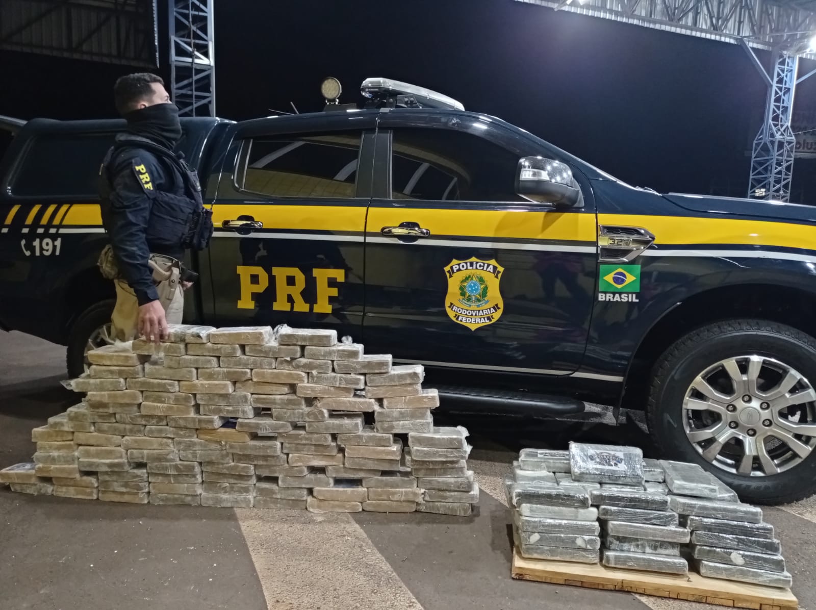 Jornal Ilustrado - Carga milionária de cocaína que saiu de Umuarama é interceptada pela PRF na BR-376 