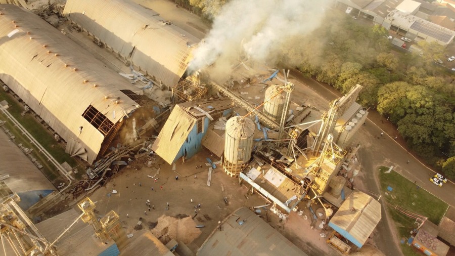 Jornal Ilustrado - Tragédia em Palotina: número de mortos sobe para 8 após explosão em silo de cooperativa 