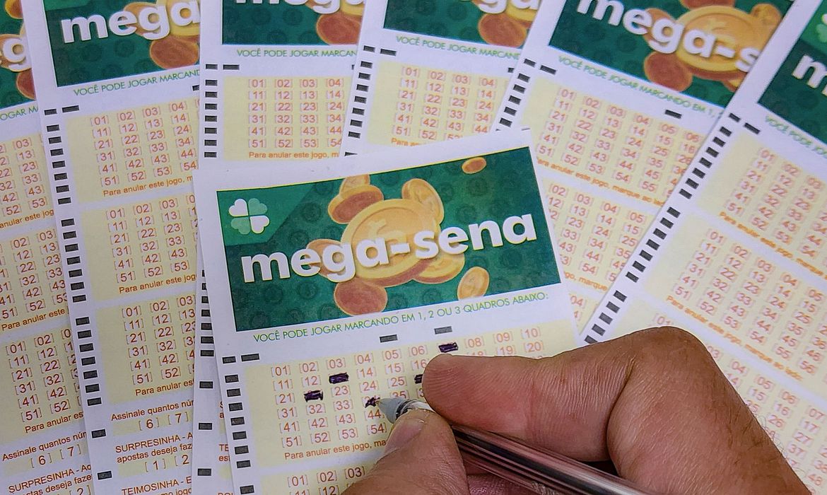 Jornal Ilustrado - Mega-Sena não tem ganhador e prêmio vai a R$ 42 milhões